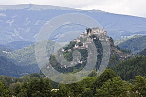 Castillo en austriaco montanas 