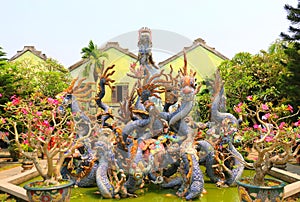 Hoi Quan Quang Trieu Temple Cantonese Assembly Hall , dragons