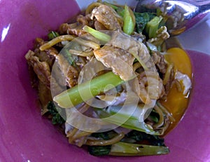 Hokkien Mi is a Thai dish that bring noodles to stir-fry and coo