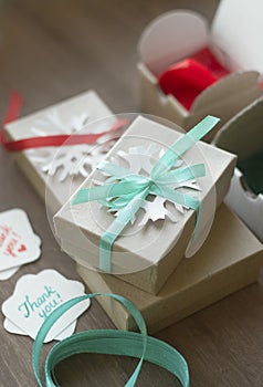 Holiday gift wrapping, gift box, packaging process, packaging materials