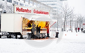 Hollandse gebakkraam in snow