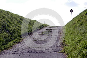 A hollow way or defile in road traffic