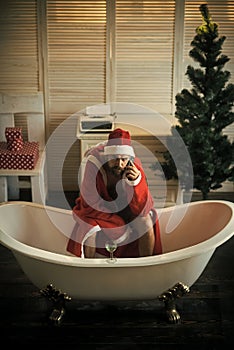 Home alone, bad santa in bath.