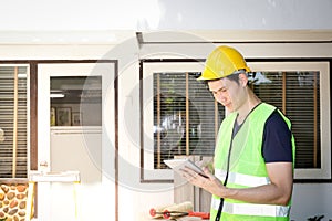 The home builder carries a tablet to check the finish before handing it over to the landlord.