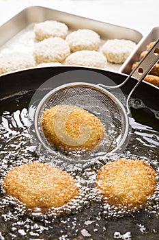 Home cooking croquettes, cooking, frying