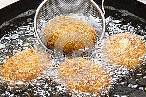 Home cooking croquettes, cooking, frying