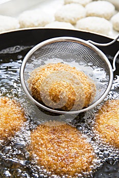 Home cooking croquettes, cooking, frying