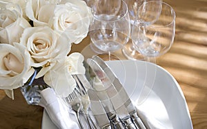 Home entertaining: flowers & sparkling dishes