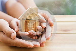 Préstamo de vivienda seguro familia vida garantía proteccion financiero hipoteca casa el edificio 