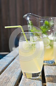 Home-made cloudy lemonade