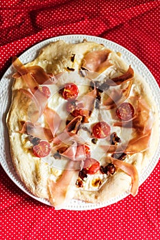 Home made prosciutto crudo and tomatoes pizza