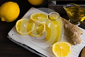 Home remedy for colds from lemon, honey and ginger