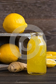 Home remedy for colds from lemon, honey and ginger