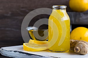 Home remedy for colds from lemon, honey and ginger