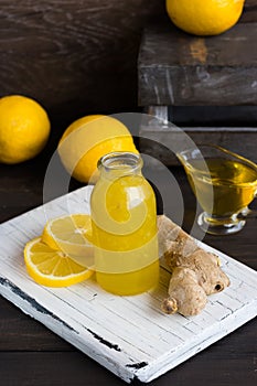 Home remedy for colds from lemon, honey and ginger