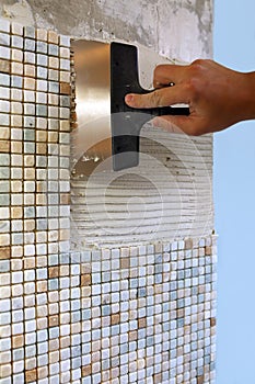 Home repair: installing the mosaic tile on the wall