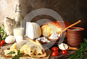 Homemade cheese, fresh bread, rustic milk and cottage cheese, so