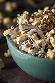 Homemade Chocolate Drizzled Caramel Popcorn