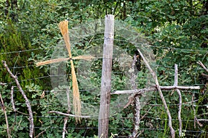 Homemade cross made with planks and hays