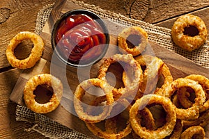 Homemade Crunchy Fried Onion Rings