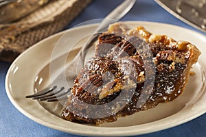 Homemade Delicious Pecan Pie