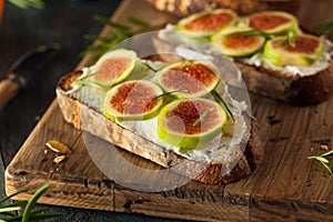 Homemade Fig and Goat Cheese Toast