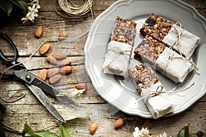 Homemade granola energy bars