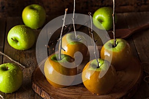 Homemade Green Caramel Apples