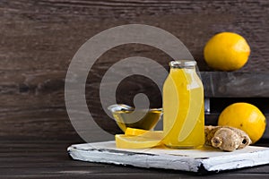Home remedy for colds from lemon, honey and ginger