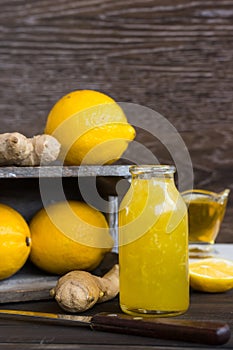 Home remedy for colds from lemon, honey and ginger