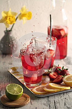 Homemade strawberry lemonade and slashing ice cubes