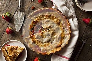 Homemade Strawberry Rhubarb Pie