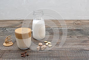 Domácí verze z káva populární korejština pít mandle a třtina cukr 