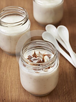 Homemade yogurt almond milk (Toning)