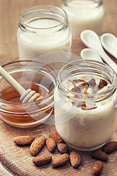 Homemade yogurt almond milk (Toning)