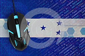 Vlajka a počítač myš. digitální ohrožení ilegální akce na celosvětová počítačová síť 