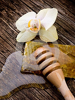 Honey with beeswax and flower