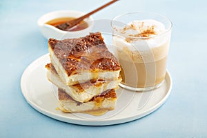 Honey cheesecake bars