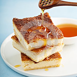 Honey cheesecake bars