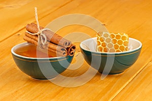 Honey, honeycomb and cinnamon in bowls