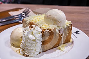 Honey toase with chese and ice-cream