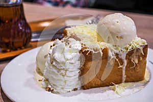 Honey toase with chese and ice-cream