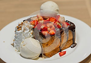 Honey Toast with chocolate lava and strawberry