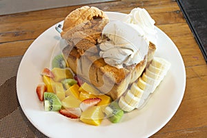 Honey toast with fresh fruit and honey with ice cream recipe