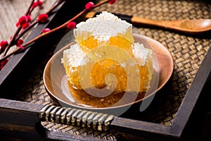 Honeycomb honey is a delicious food