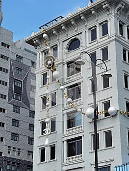 Hong Kong Kowloon Tsim Sha Tsui Peninsula Hotel Christmas Decoration Coco Chanel Jewellery New Year Architecture Exterior