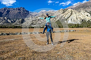 Hongde - A couple with Himalayas in the back