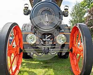 Traction engine