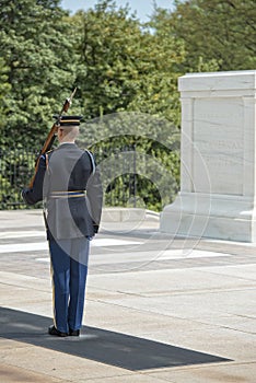 Honor guard arlington cemetery graveyard