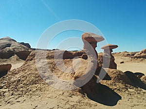 Hoodoo rock formations that resemble animals in Goblin Valley